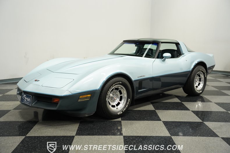 Chevrolet-Corvette-1982-Silver-Blue-Dark-Blue-3