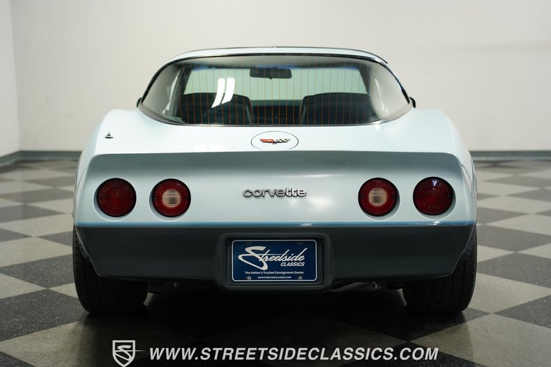 Chevrolet-Corvette-1982-Silver-Blue-Dark-Blue-31