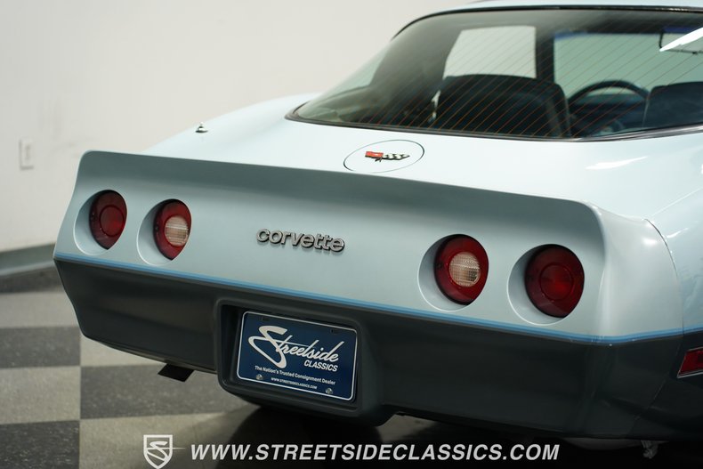 Chevrolet-Corvette-1982-Silver-Blue-Dark-Blue-33