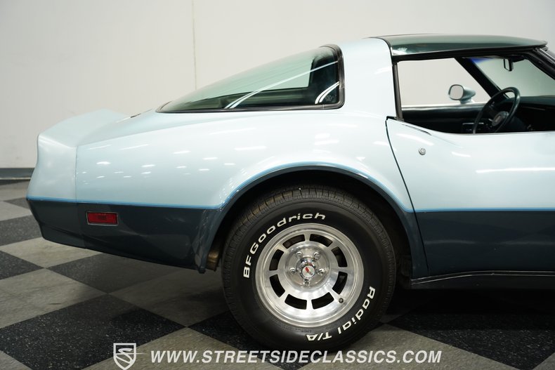 Chevrolet-Corvette-1982-Silver-Blue-Dark-Blue-35