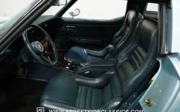 Chevrolet-Corvette-1982-Silver-Blue-Dark-Blue-40