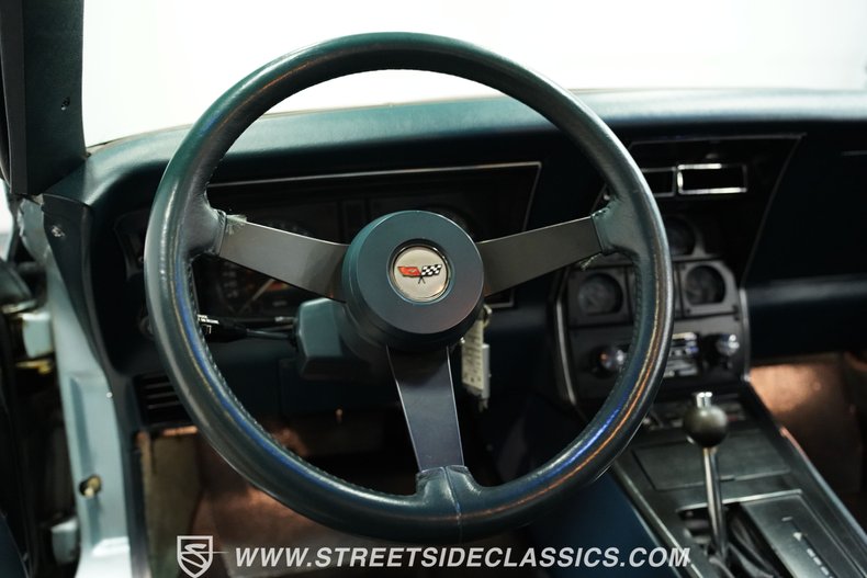 Chevrolet-Corvette-1982-Silver-Blue-Dark-Blue-41