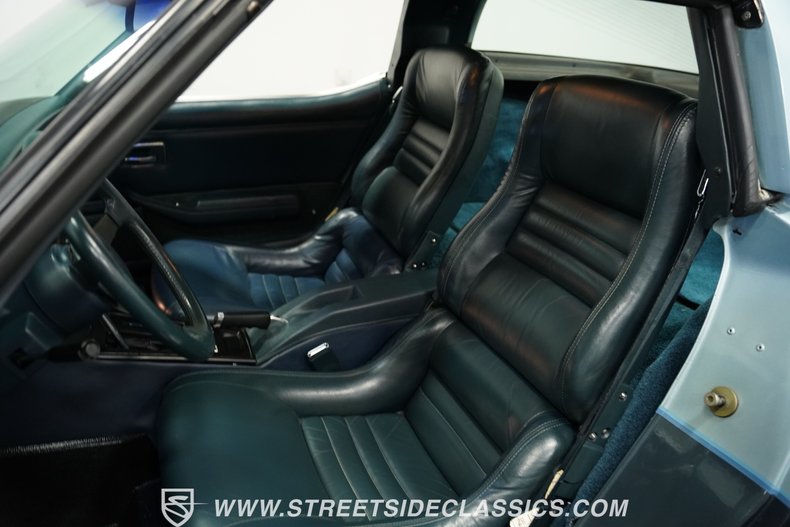 Chevrolet-Corvette-1982-Silver-Blue-Dark-Blue-48
