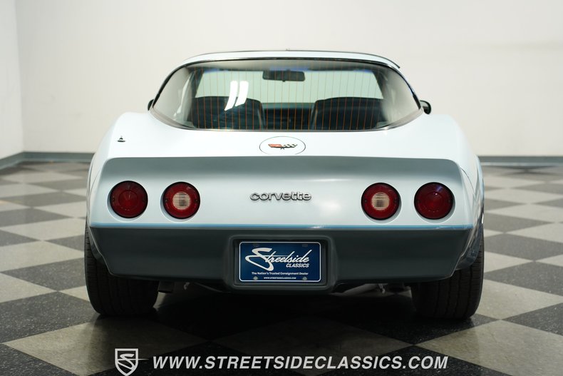 Chevrolet-Corvette-1982-Silver-Blue-Dark-Blue-6