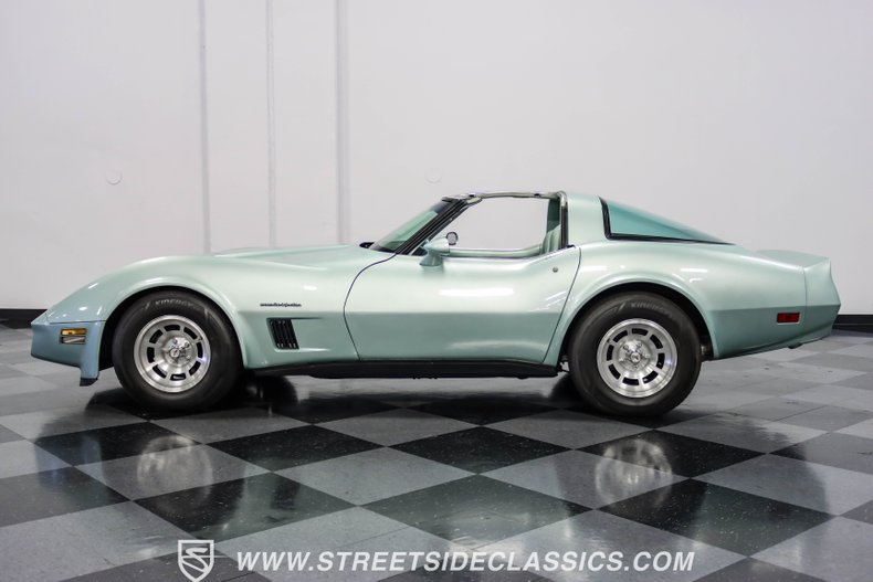 Chevrolet-Corvette-1982-Silver-Green-Silver-Green-1