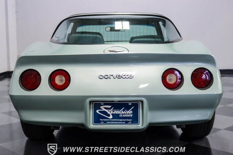Chevrolet-Corvette-1982-Silver-Green-Silver-Green-10