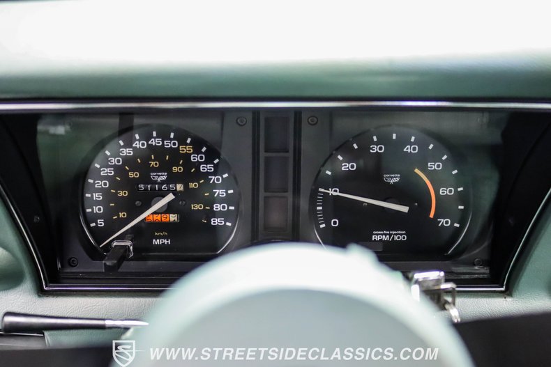 Chevrolet-Corvette-1982-Silver-Green-Silver-Green-13