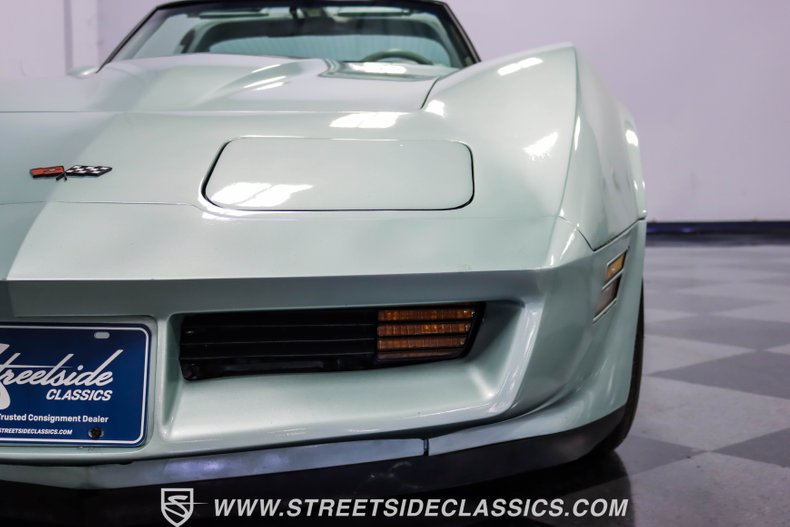 Chevrolet-Corvette-1982-Silver-Green-Silver-Green-14