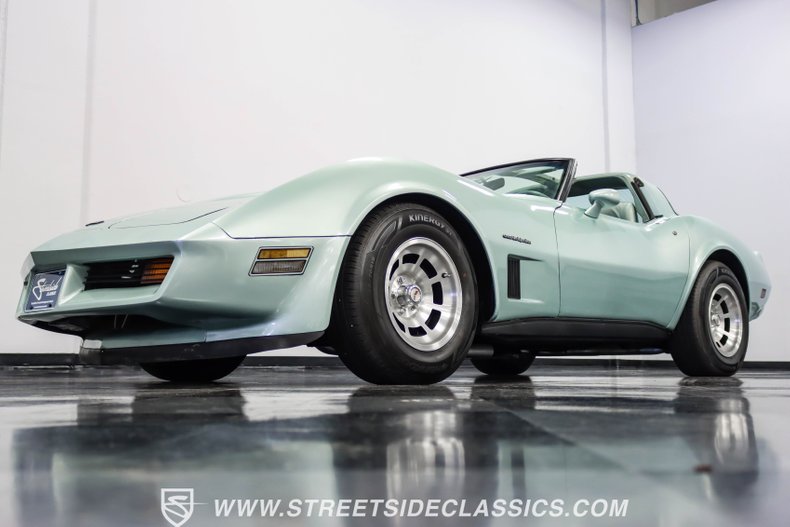 Chevrolet-Corvette-1982-Silver-Green-Silver-Green-15