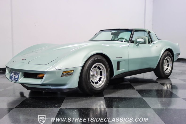 Chevrolet-Corvette-1982-Silver-Green-Silver-Green-16