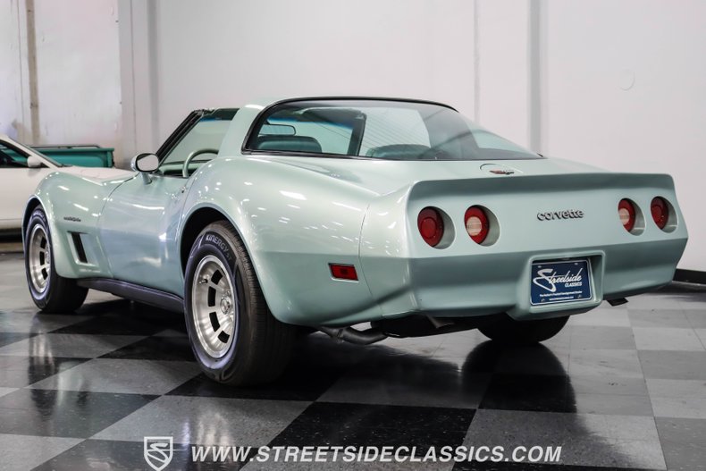 Chevrolet-Corvette-1982-Silver-Green-Silver-Green-20
