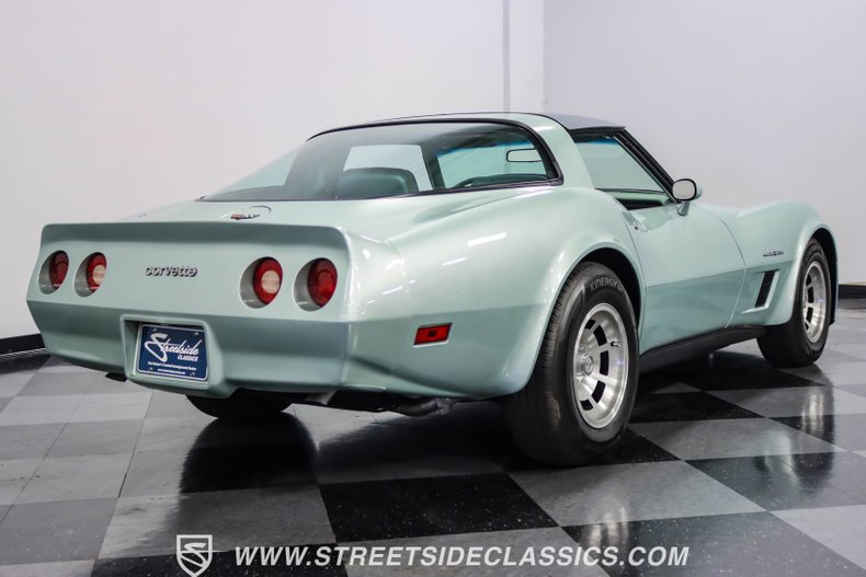 Chevrolet-Corvette-1982-Silver-Green-Silver-Green-21