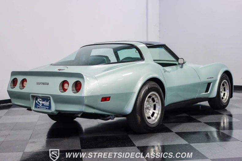Chevrolet-Corvette-1982-Silver-Green-Silver-Green-22