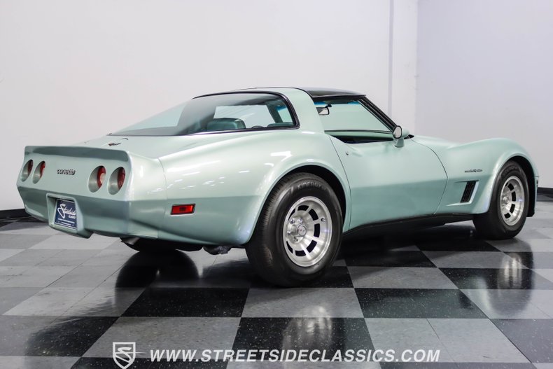 Chevrolet-Corvette-1982-Silver-Green-Silver-Green-23