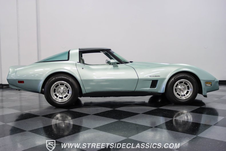 Chevrolet-Corvette-1982-Silver-Green-Silver-Green-24