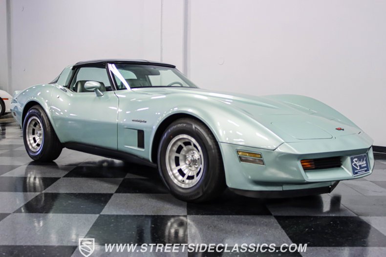 Chevrolet-Corvette-1982-Silver-Green-Silver-Green-25