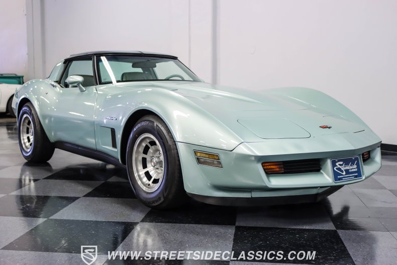 Chevrolet-Corvette-1982-Silver-Green-Silver-Green-26
