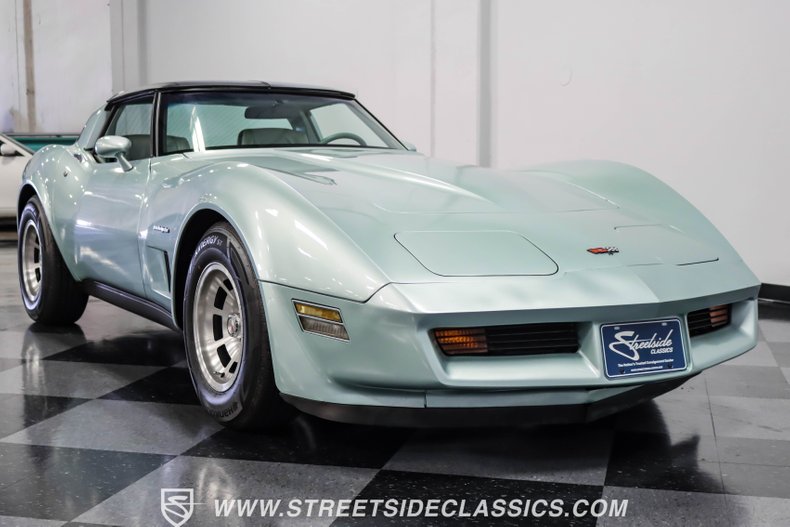 Chevrolet-Corvette-1982-Silver-Green-Silver-Green-27
