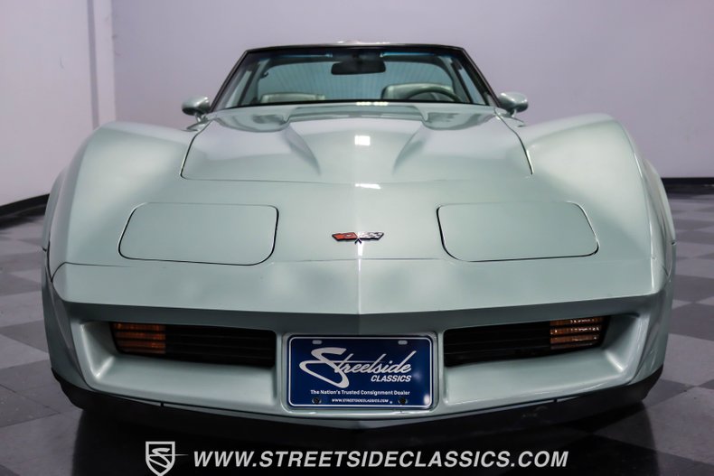 Chevrolet-Corvette-1982-Silver-Green-Silver-Green-28
