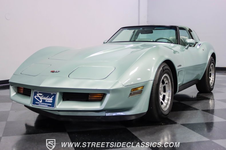 Chevrolet-Corvette-1982-Silver-Green-Silver-Green-29