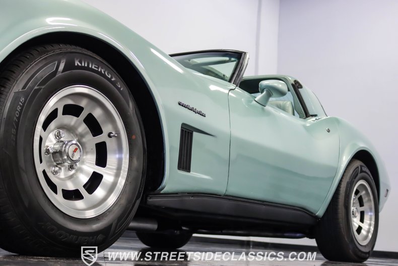 Chevrolet-Corvette-1982-Silver-Green-Silver-Green-3