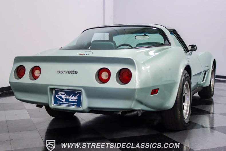 Chevrolet-Corvette-1982-Silver-Green-Silver-Green-32