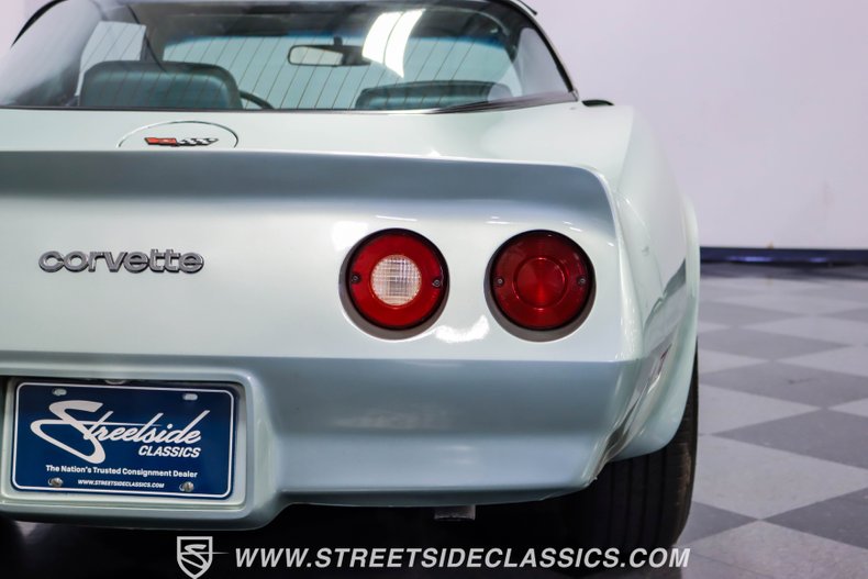 Chevrolet-Corvette-1982-Silver-Green-Silver-Green-34
