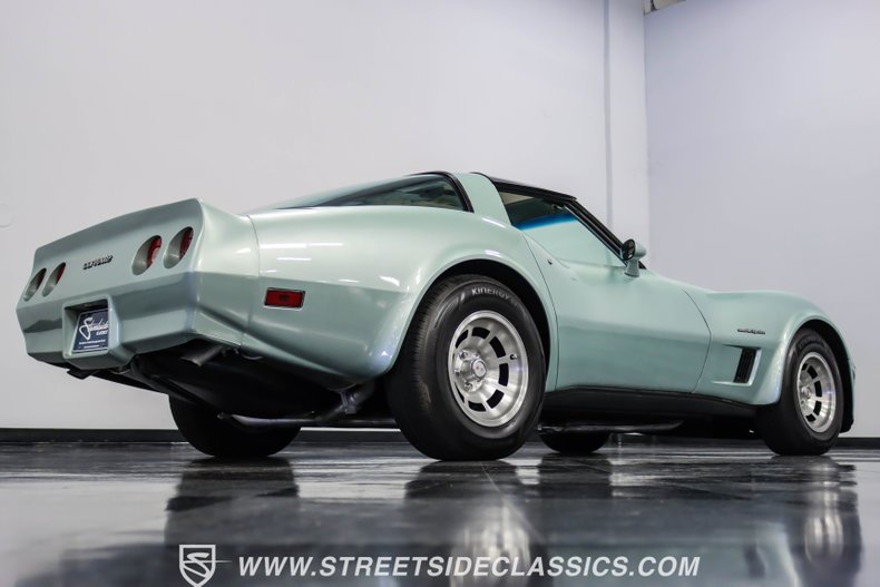 Chevrolet-Corvette-1982-Silver-Green-Silver-Green-35