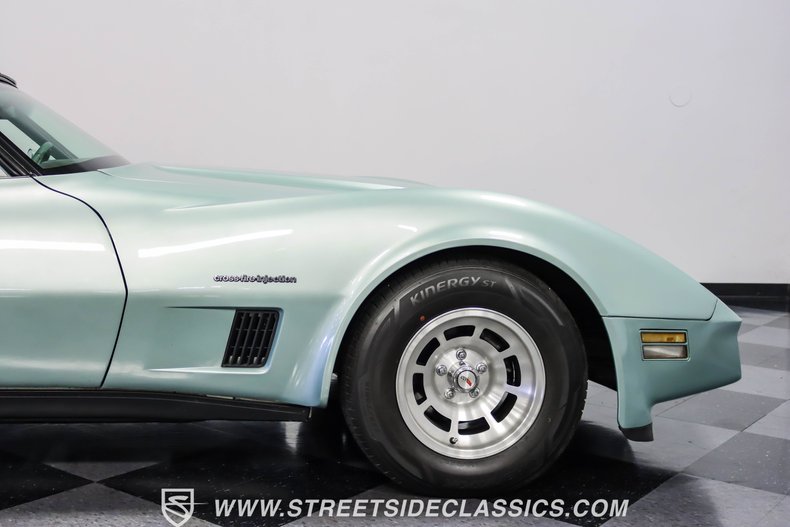 Chevrolet-Corvette-1982-Silver-Green-Silver-Green-38