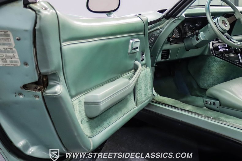 Chevrolet-Corvette-1982-Silver-Green-Silver-Green-4