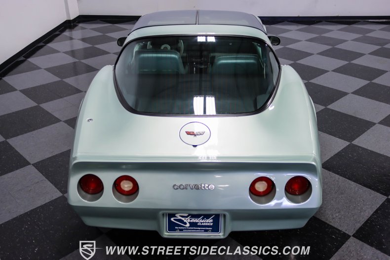Chevrolet-Corvette-1982-Silver-Green-Silver-Green-40