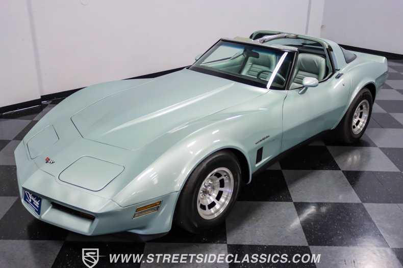Chevrolet-Corvette-1982-Silver-Green-Silver-Green-42