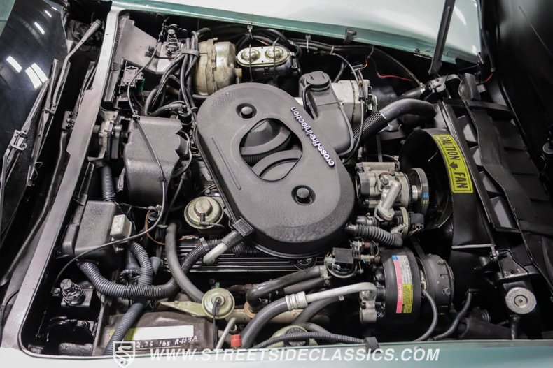 Chevrolet-Corvette-1982-Silver-Green-Silver-Green-48
