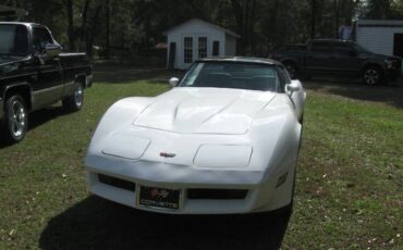 Chevrolet-Corvette-1982-White-1