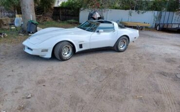 Chevrolet-Corvette-1982-White