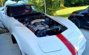 Chevrolet-Corvette-1982-White