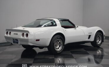 Chevrolet-Corvette-1982-White-Red-1