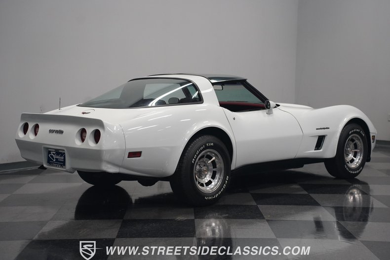 Chevrolet-Corvette-1982-White-Red-1