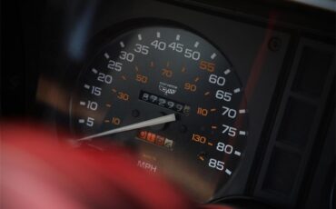 Chevrolet-Corvette-1982-White-Red-10