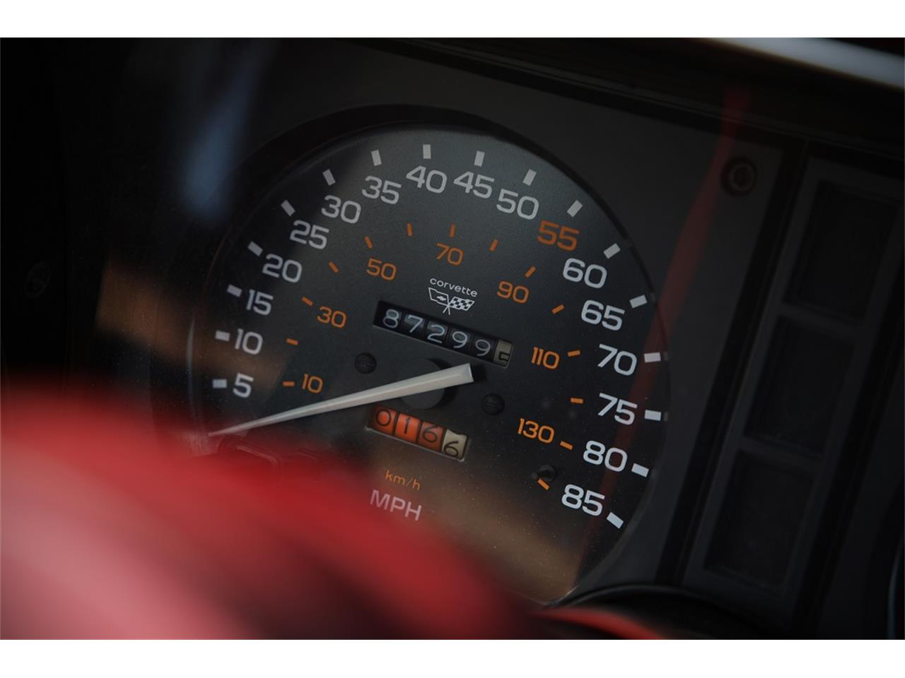 Chevrolet-Corvette-1982-White-Red-10