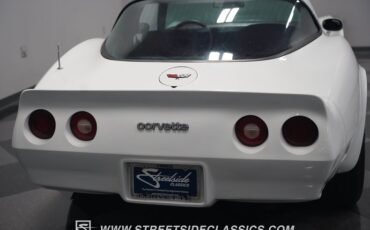 Chevrolet-Corvette-1982-White-Red-10