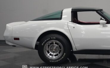 Chevrolet-Corvette-1982-White-Red-11