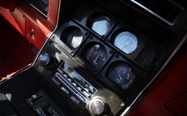 Chevrolet-Corvette-1982-White-Red-12