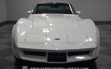 Chevrolet-Corvette-1982-White-Red-13
