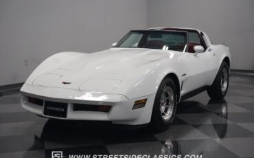 Chevrolet-Corvette-1982-White-Red-14