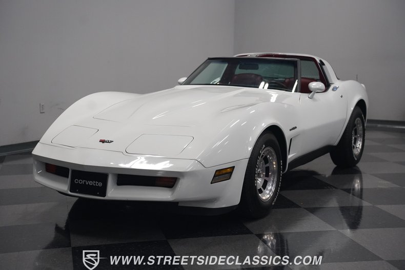 Chevrolet-Corvette-1982-White-Red-14
