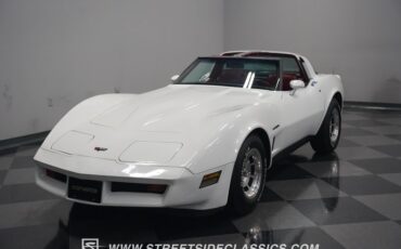 Chevrolet-Corvette-1982-White-Red-15