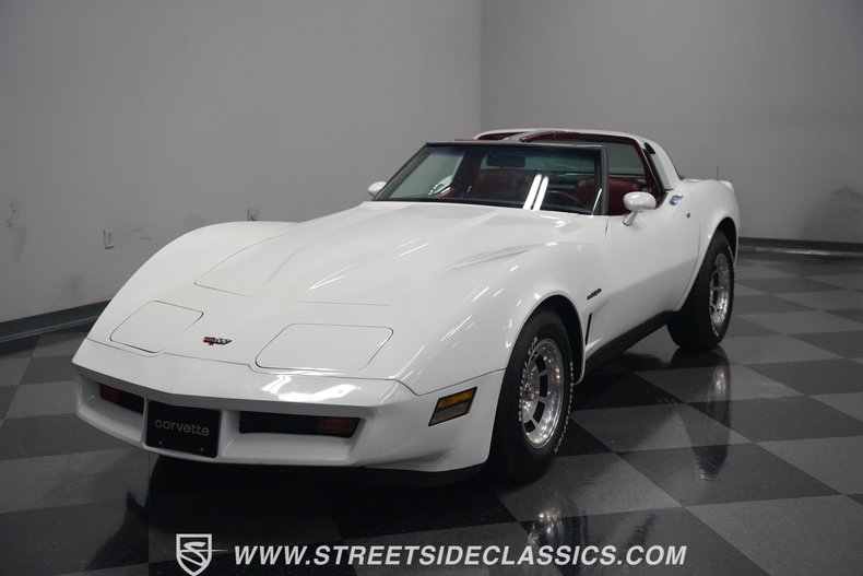 Chevrolet-Corvette-1982-White-Red-15