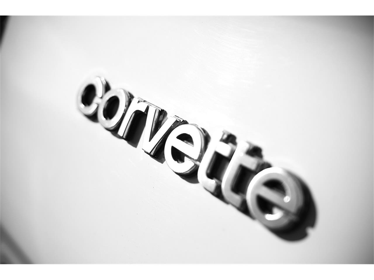 Chevrolet-Corvette-1982-White-Red-16