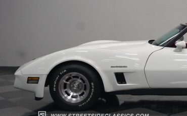 Chevrolet-Corvette-1982-White-Red-16